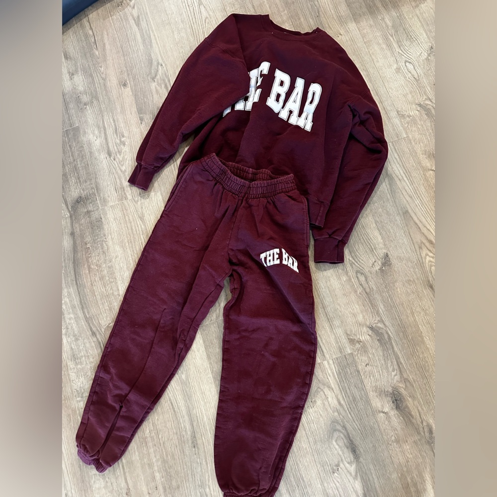 The bar sweat set in maroon